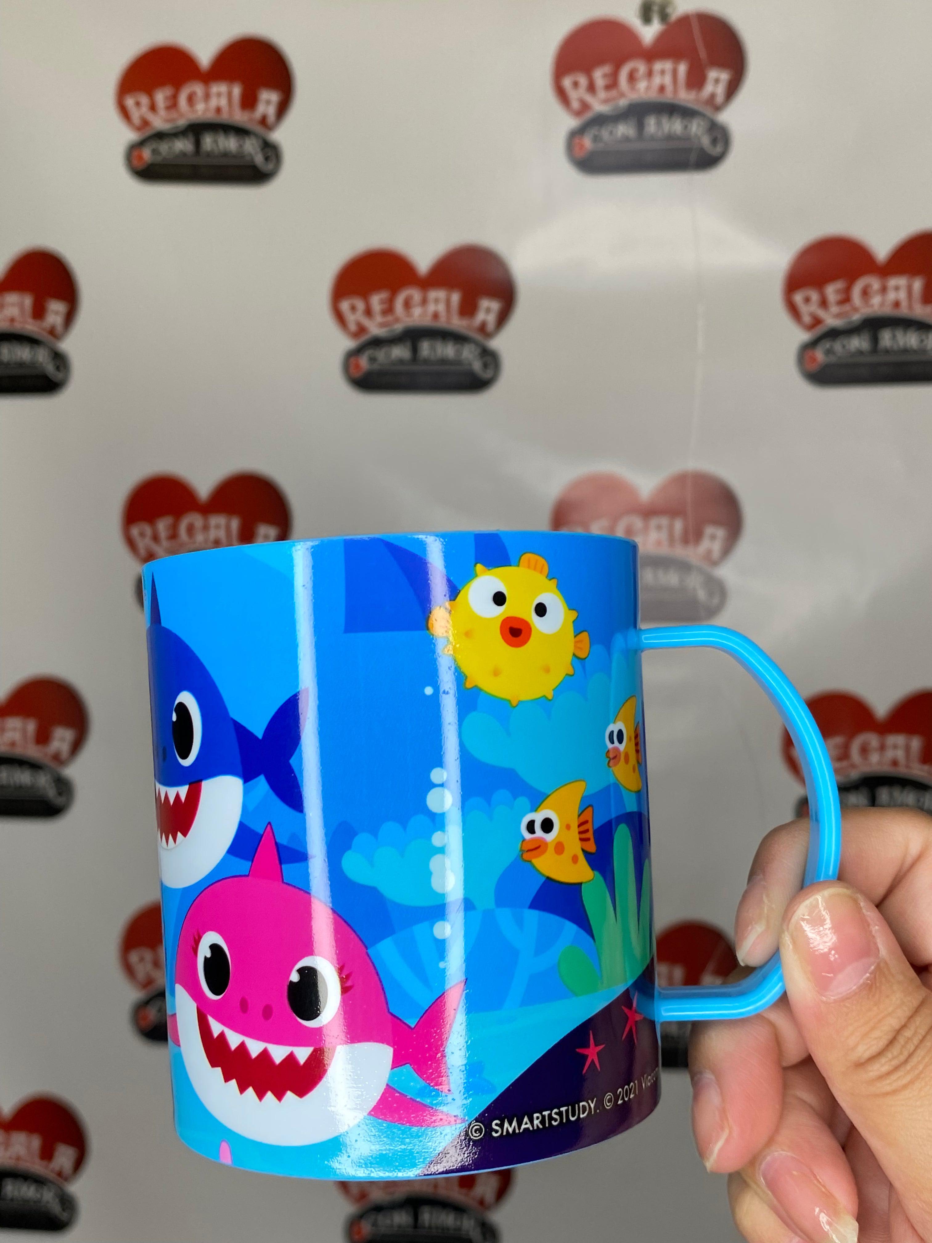 Taza plastica baby shark